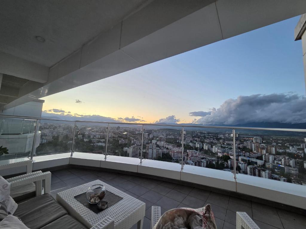 Skopje Sky Apartment 32nd floor,free parking 7