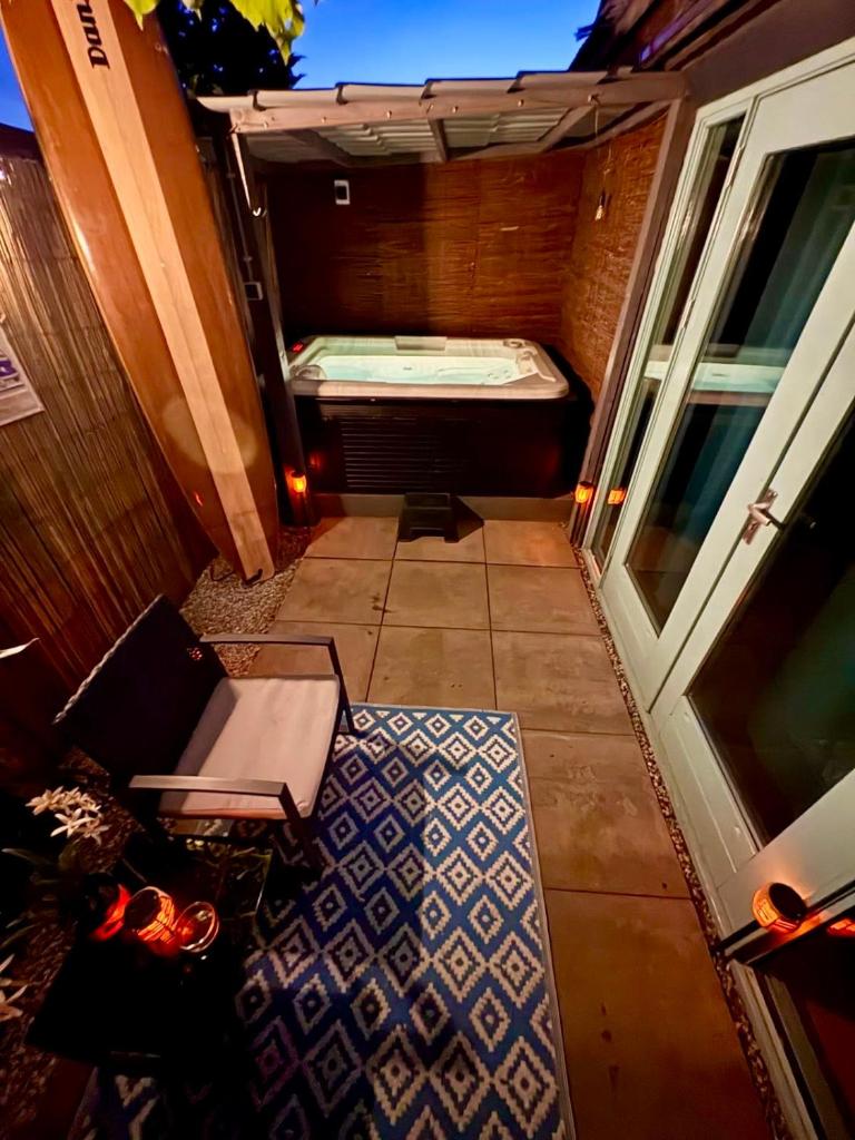Cozy Beach house with private jacuzzi & garden between Amsterdam Haarlem and Schiphol Airport 2