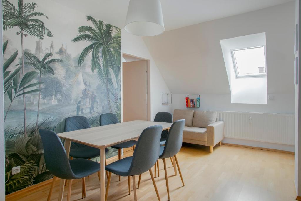 Urban Jungle Suite - Free Parking & Panoramic View by HERO HOMES 1