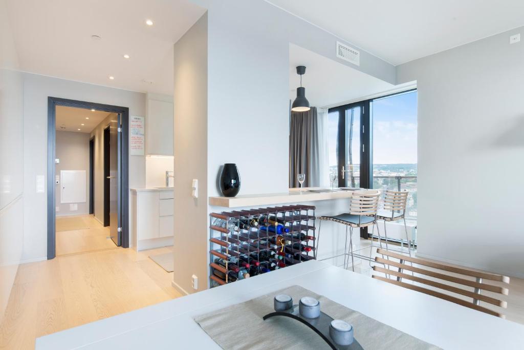 Central Penthouse on 19th Floor with Amazing View 3