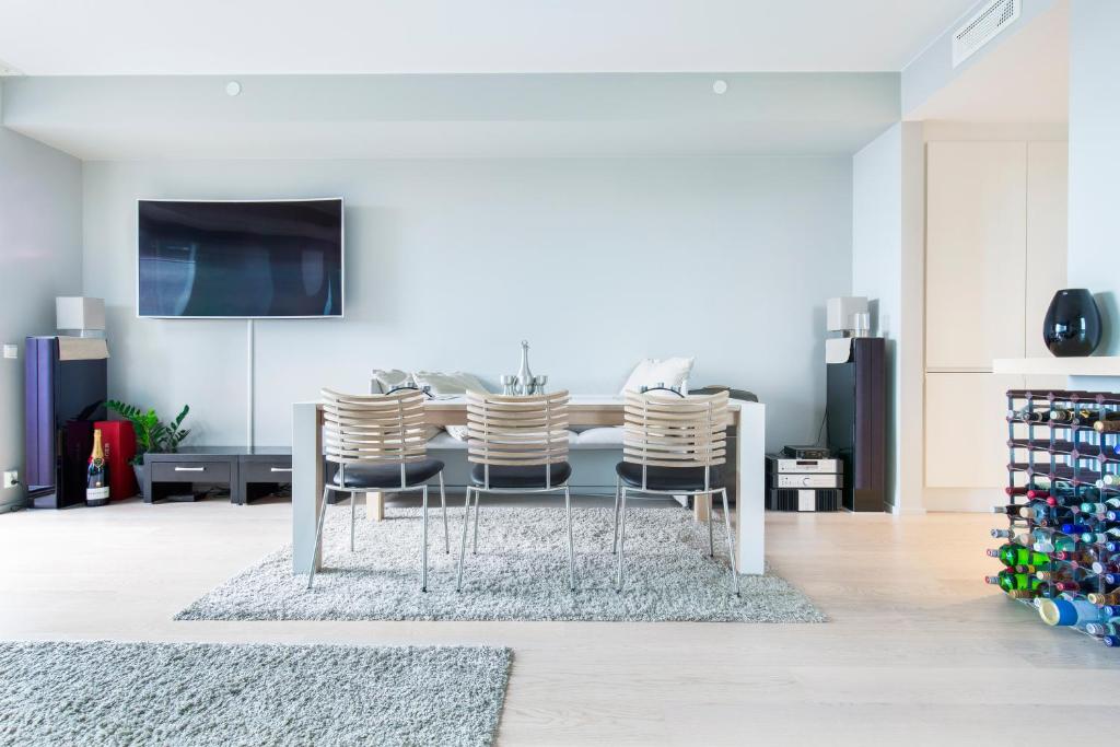 Central Penthouse on 19th Floor with Amazing View 5