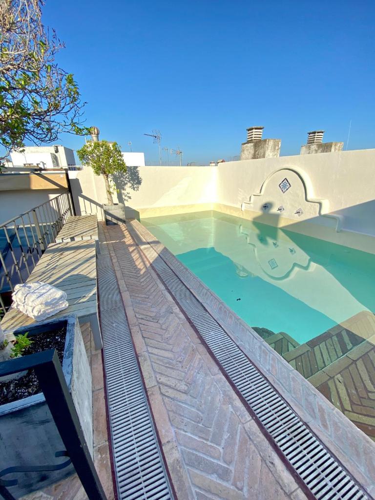 CASA PALACIO SXVIII CON PISCINA en centro histórico de SEVILLA 2