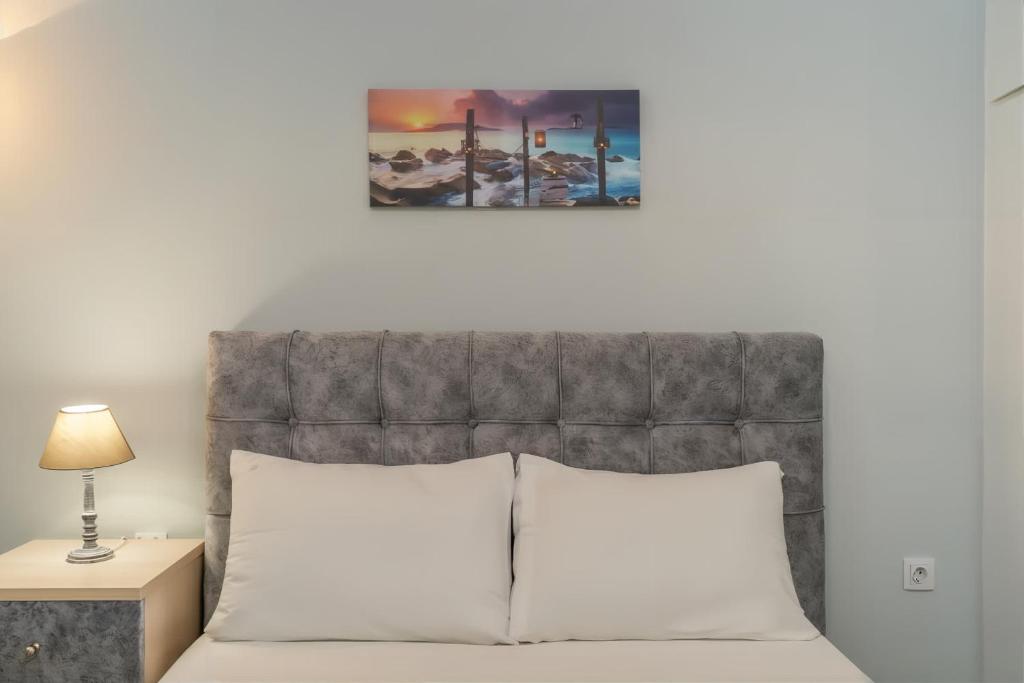 Comfy Apt next to metro 8