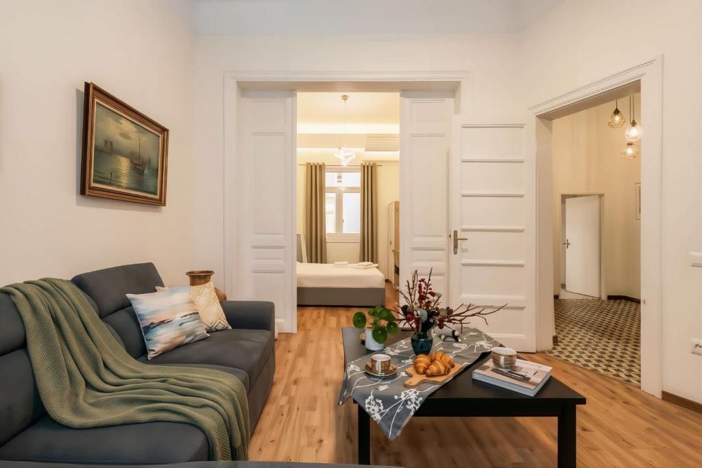 Charming 3bd apt. close to metro 2