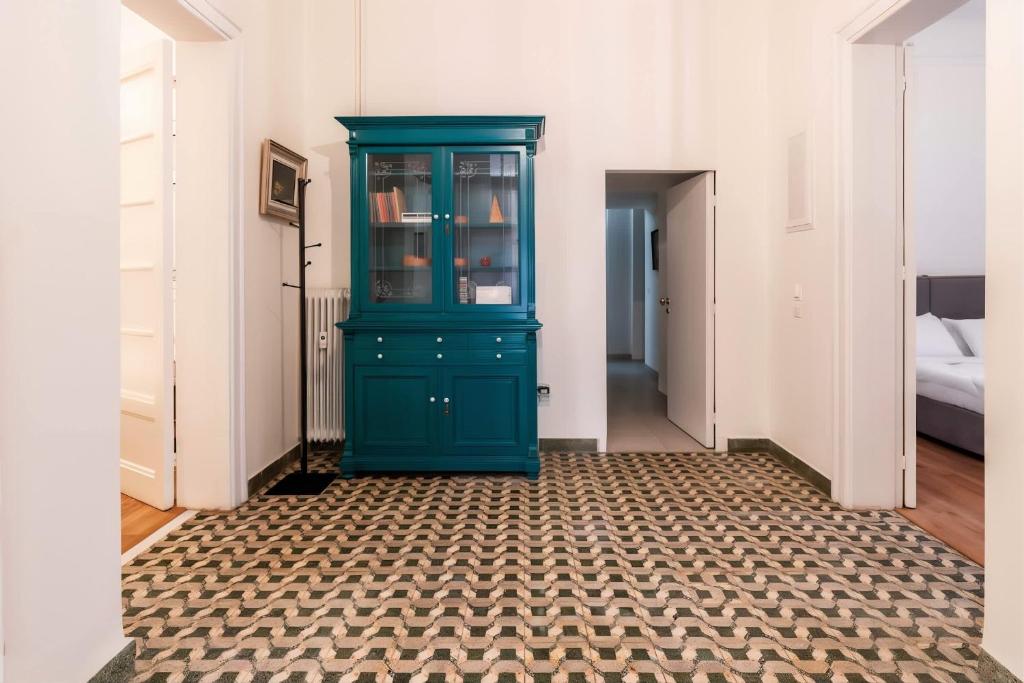 Charming 3bd apt. close to metro 4