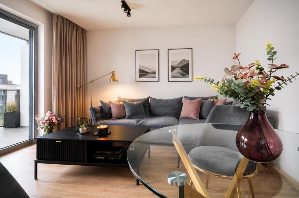 Premium Apartment near Manufaktura 2 Bathrooms & Underground Parking 2