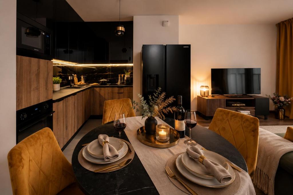 Premium Apartment near Manufaktura 2 Bathrooms & Underground Parking 1