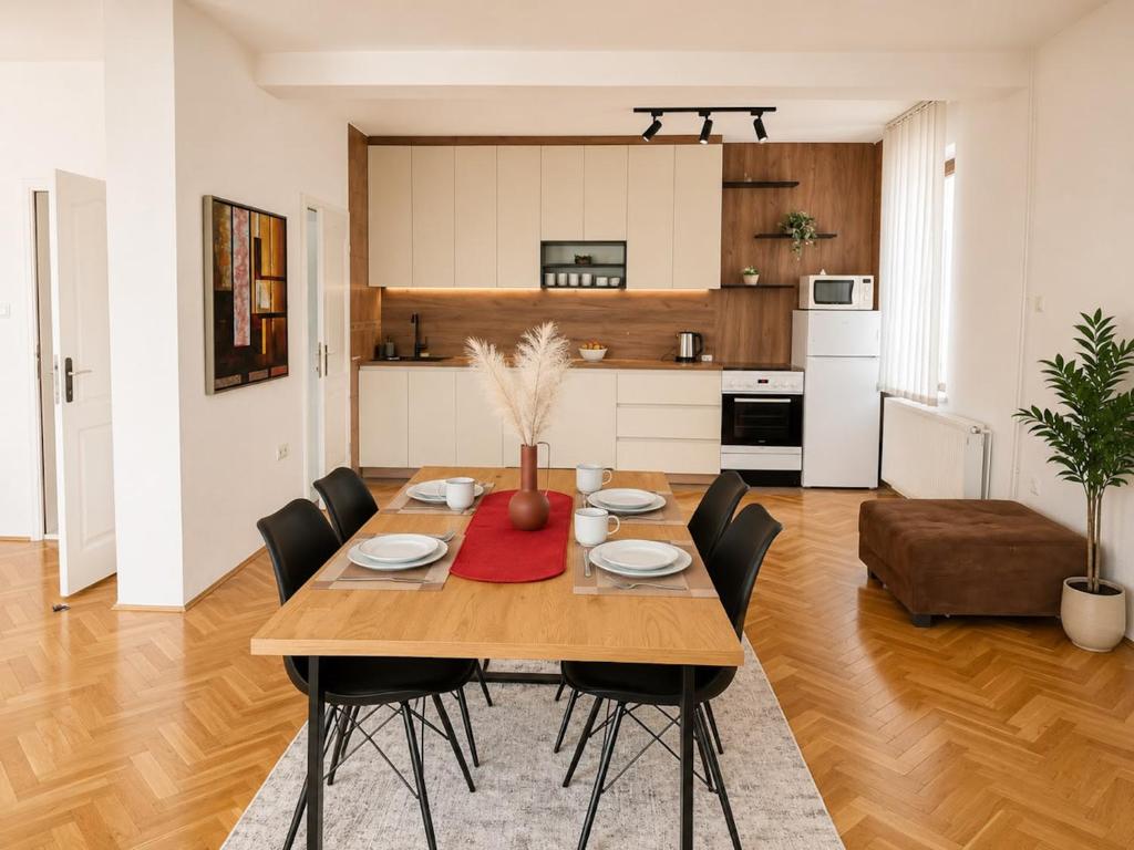 Modern 2BR Apt with 2 Balconies Views and Parking 7