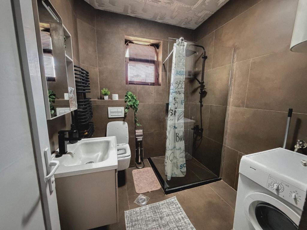 Modern 2BR Apt with 2 Balconies Views and Parking 3