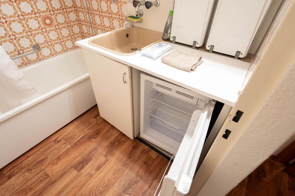 Studio 8 Rhine View - Quiet and Cozy - 10min Walk to City Center, 15min to Main Station 3