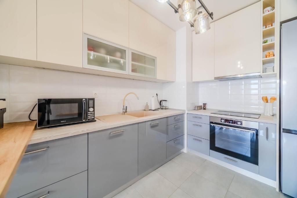 Apartment Saga With Terrace And Parking - Happy Rentals 5
