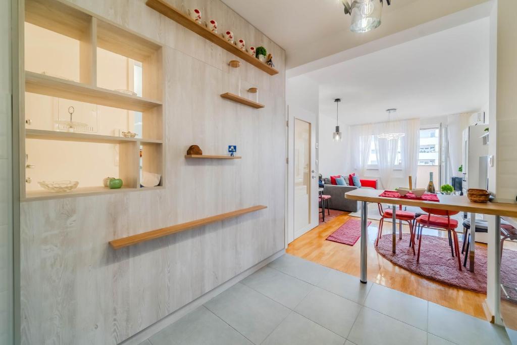 Apartment Saga With Terrace And Parking - Happy Rentals 6