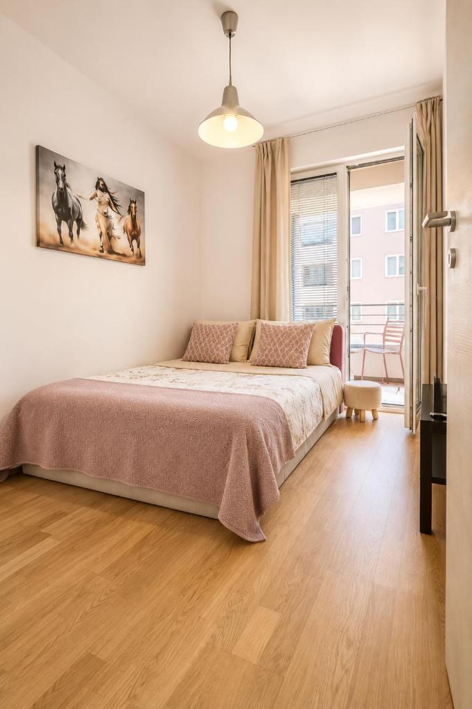 Family&Business Travelers Aerodrom Srna Sunrise Apartment free parking 8