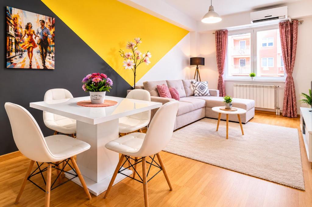 Family&Business Travelers Aerodrom Srna Sunrise Apartment free parking 2
