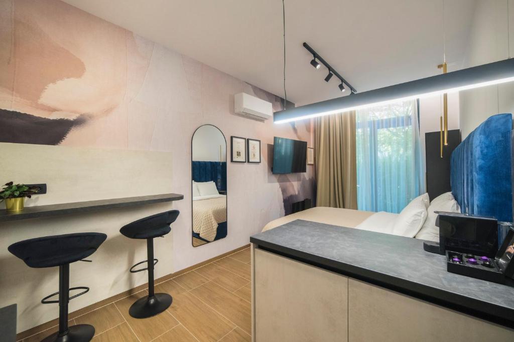 Loco Studio Apartments 5