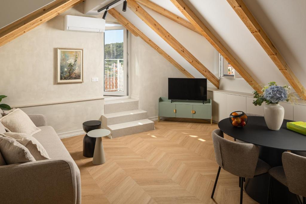 Mayiva Royal House Center Hvar -Breathtaking Penthouse Terrace & Large Sun Terrace 4