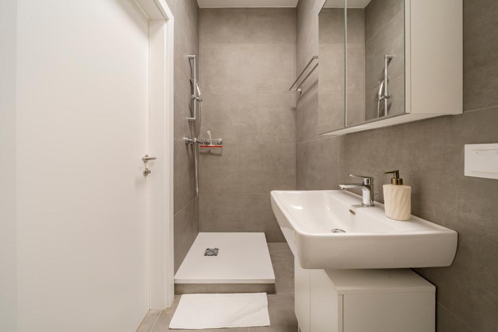 Premium Apartments, 10min to the city center, kitchen, no Elevator 3