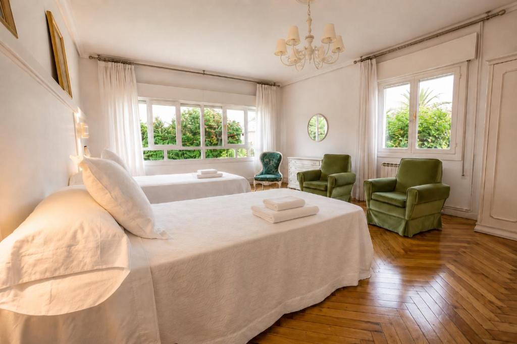 Amplia casa con jardín, terraza y parking privado 2