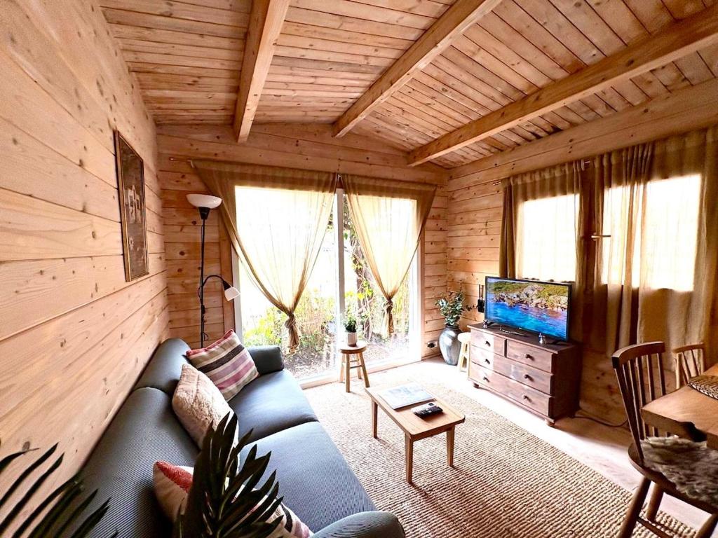 Charming Scandinavian eco house with private garden and jacuzzi between Amsterdam Haarlem and Schiphol Airport 5