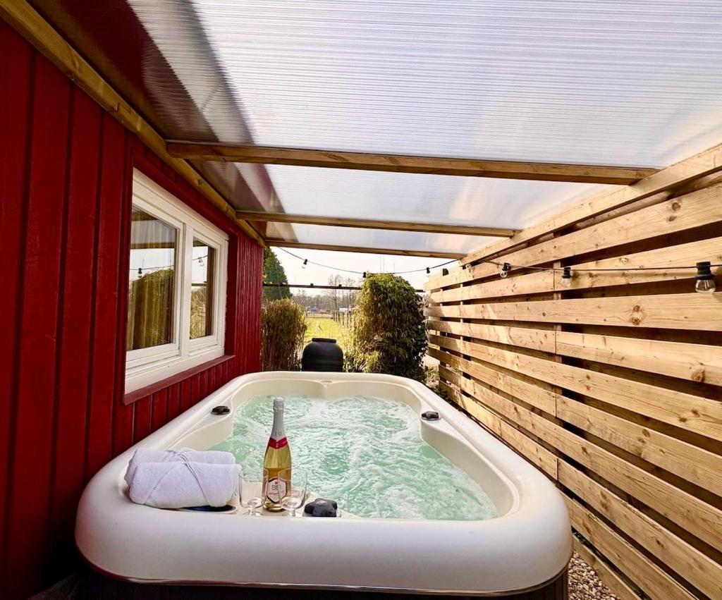 Charming Scandinavian eco house with private garden and jacuzzi between Amsterdam Haarlem and Schiphol Airport 3