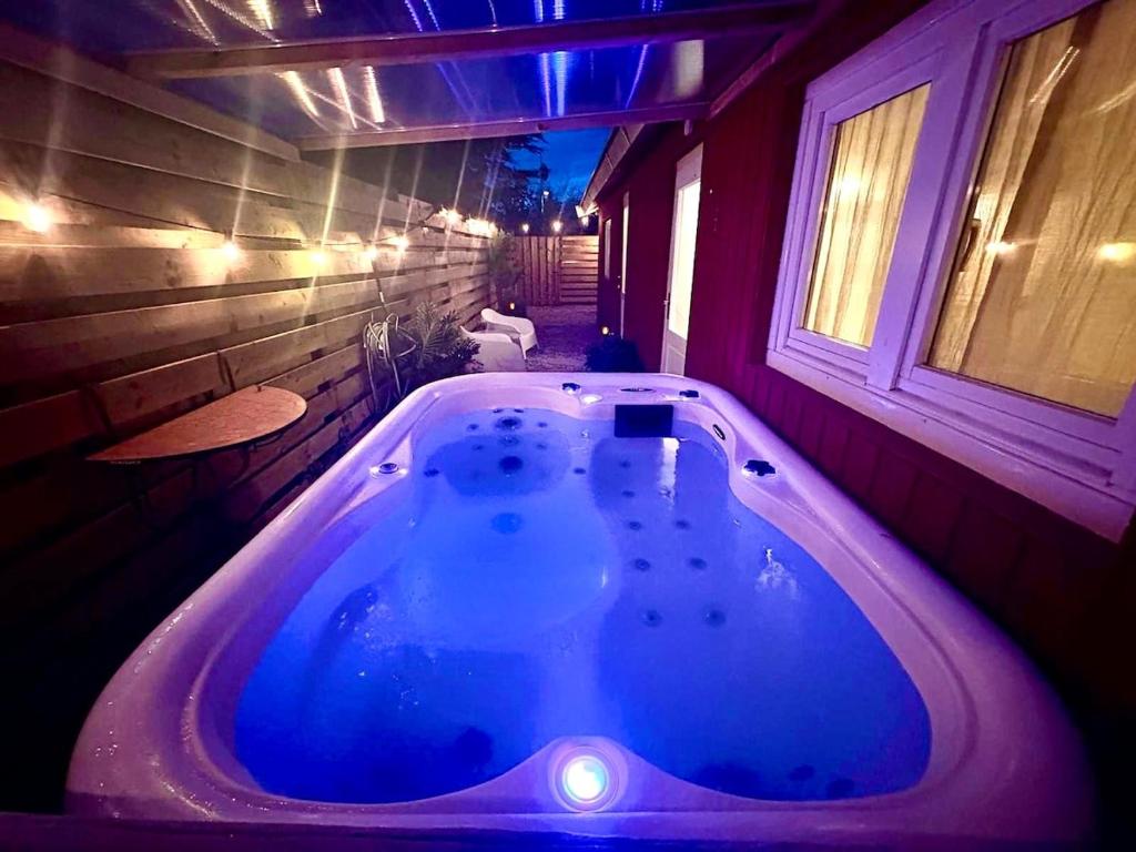 Charming Scandinavian eco house with private garden and jacuzzi between Amsterdam Haarlem and Schiphol Airport 8