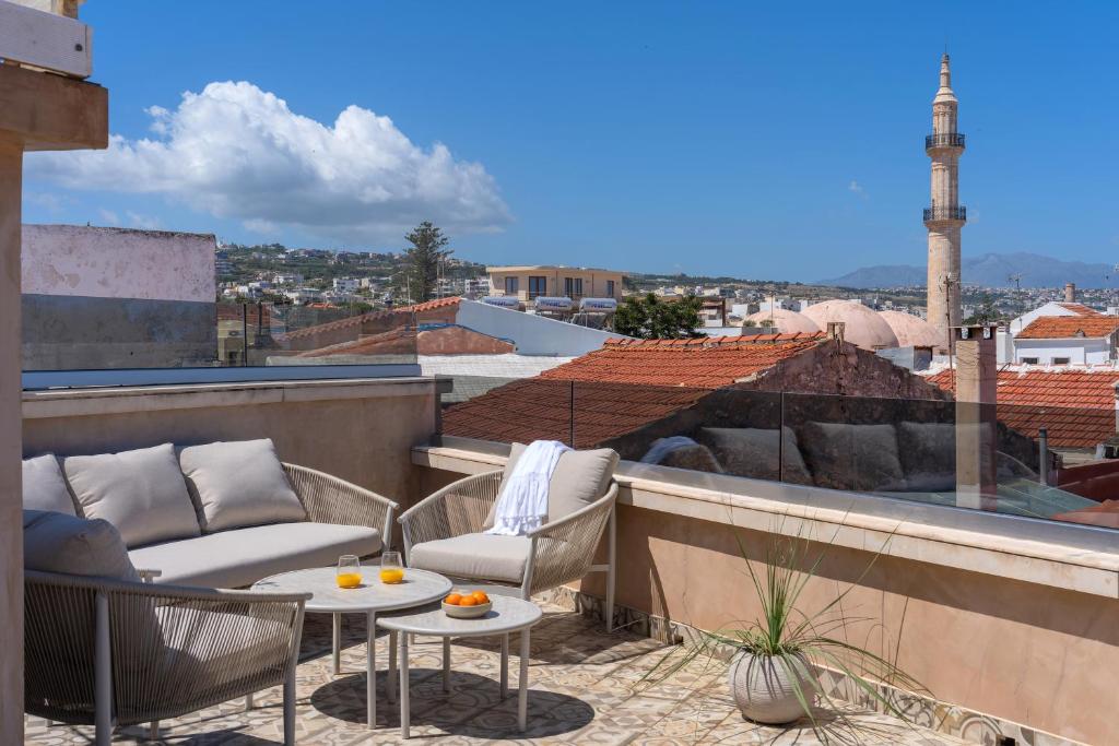 Jacuzzi Suite In The Heart Of OldTown 6
