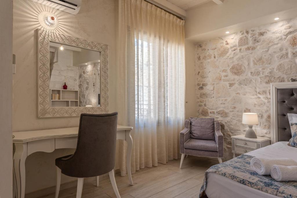 Jacuzzi Suite In The Heart Of OldTown 3