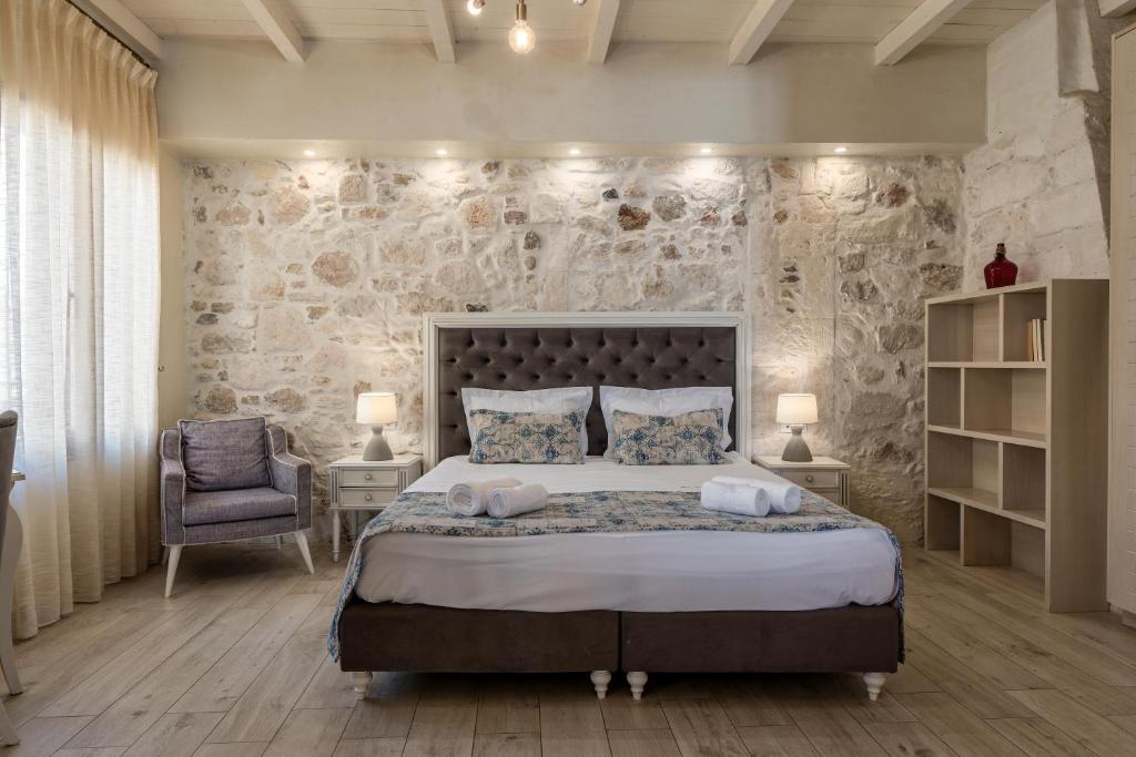 Jacuzzi Suite In The Heart Of OldTown 7