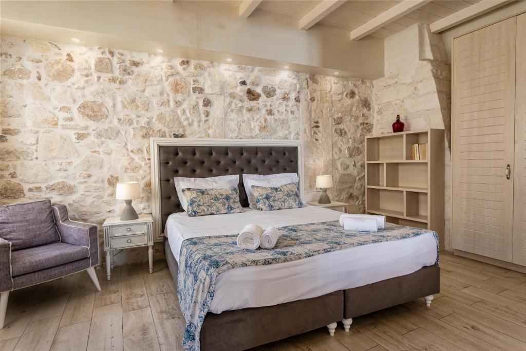 Jacuzzi Suite In The Heart Of OldTown 2