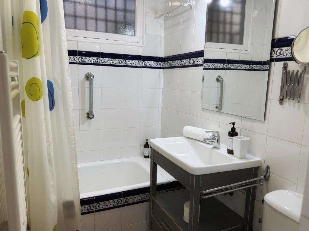 Vivienda turistica con encanto centrico, wifi y patio 8