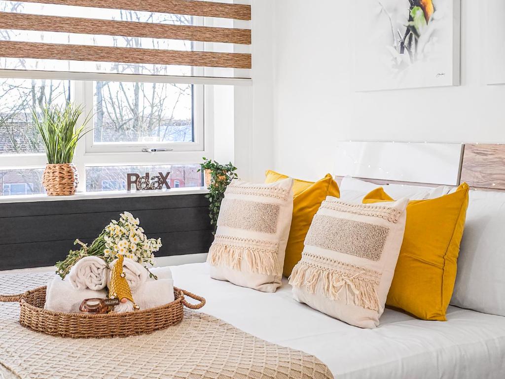The Cozy Chapter - Spacious Apartments Near Manchester City Centre & Old Trafford 4