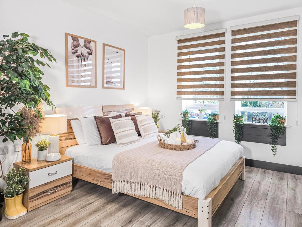 The Cozy Chapter - Spacious Apartments Near Manchester City Centre & Old Trafford 5