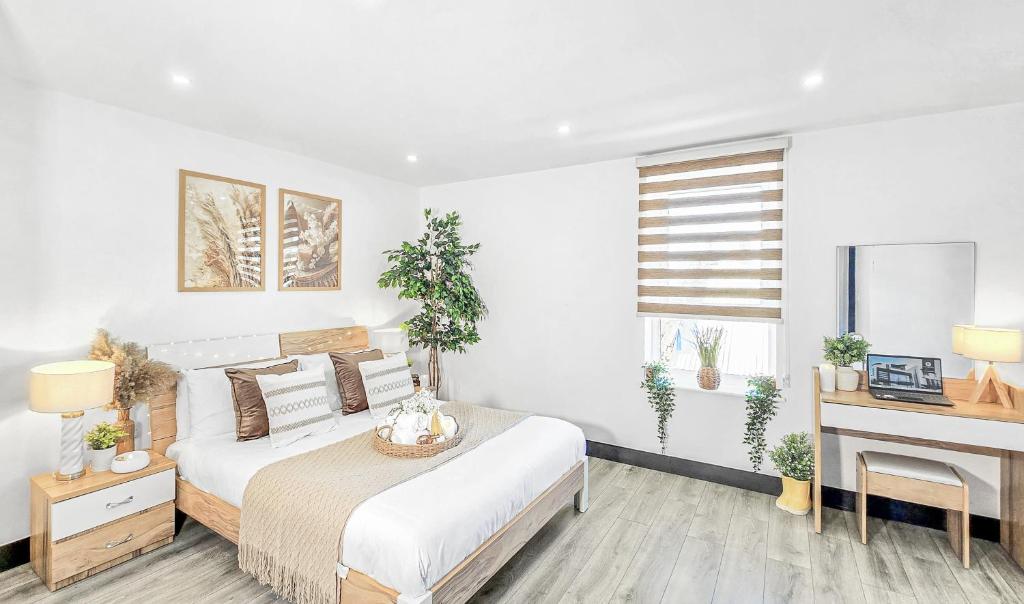 The Cozy Chapter - Spacious Apartments Near Manchester City Centre & Old Trafford 7