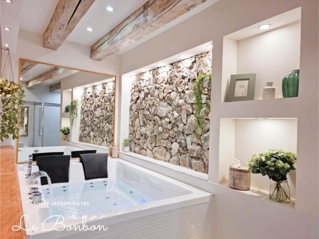 Annecy Suites avec jacuzzi privé au cœur de Annecy 7