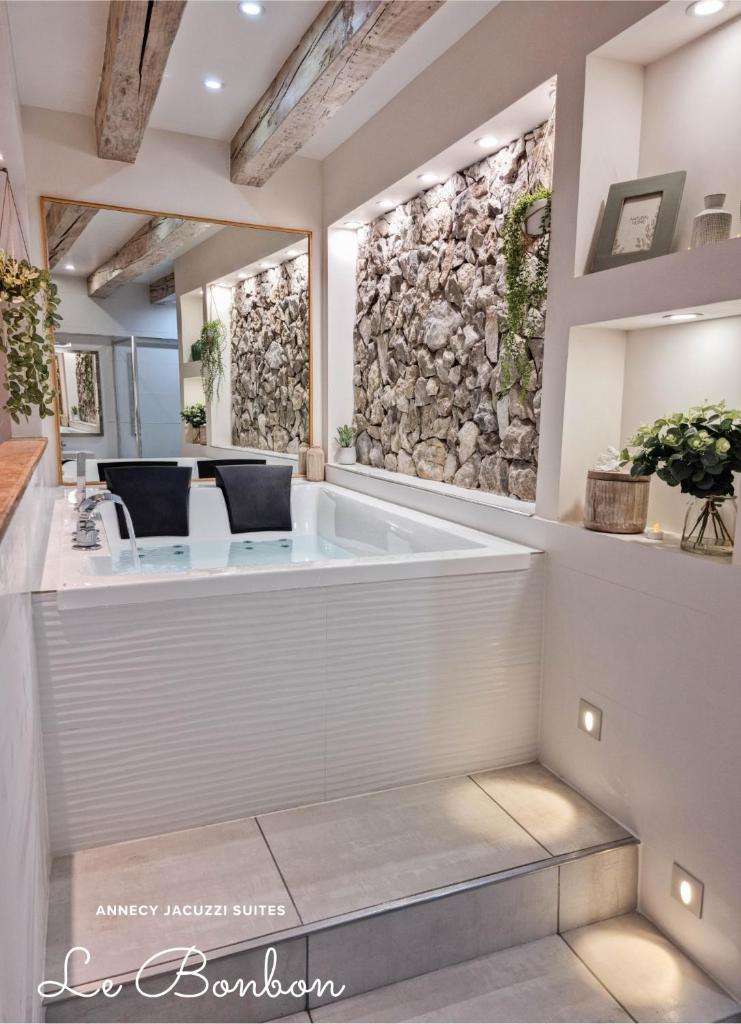 Annecy Suites avec jacuzzi privé au cœur de Annecy 8