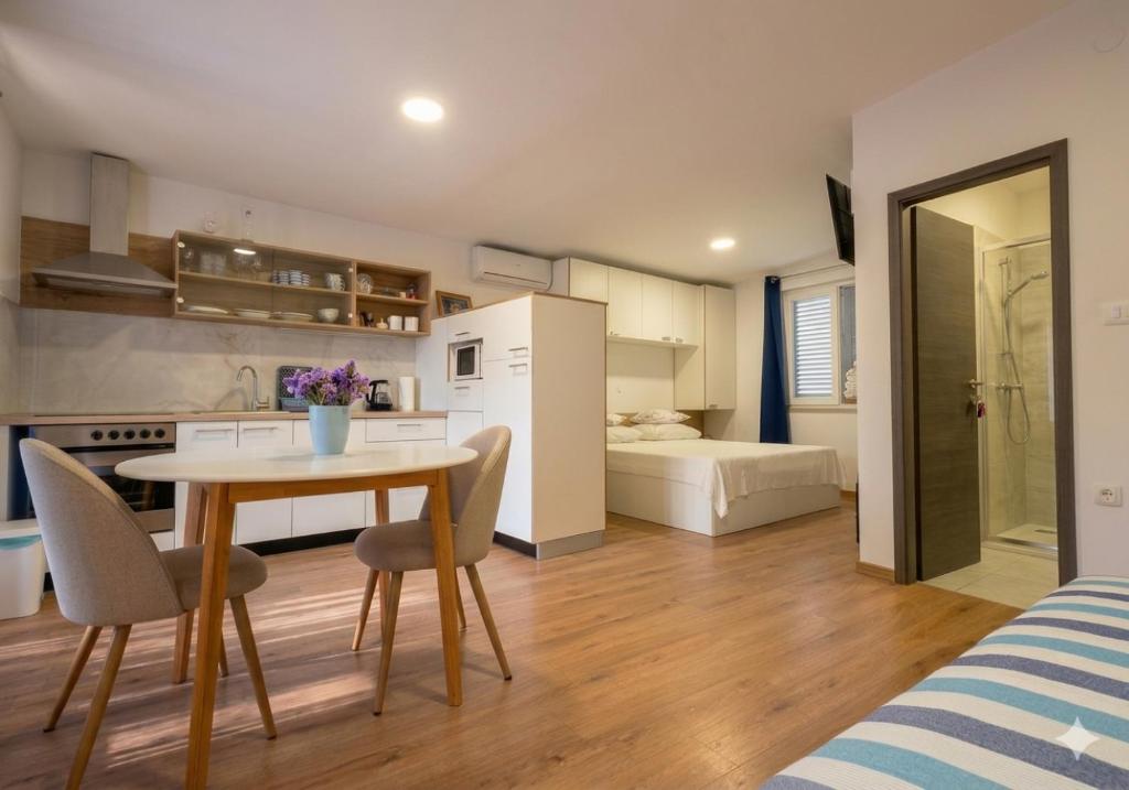 F-Holiday Apartment 4