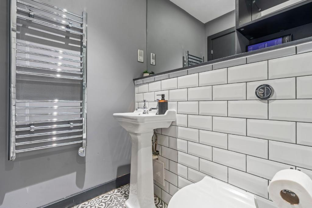 Prime Leeds Apartment Sleeps 8 8