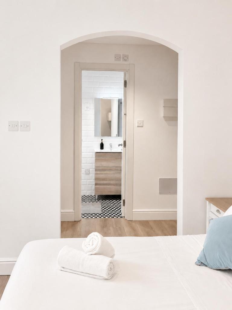 Grand Central House - Deluxe Studio - GibraltarStay Apartments 7
