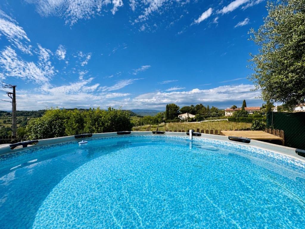 Maison climatisée avec piscine proche bandol 4