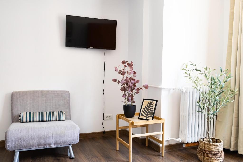 Cozy Studio in City Center with Self Check-in 5