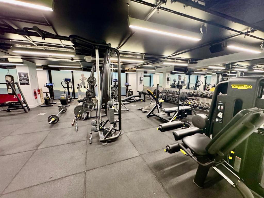 Luxury Executive Studio at Forbes 6