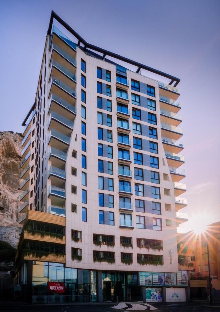 Luxury Executive Studio at Forbes 7