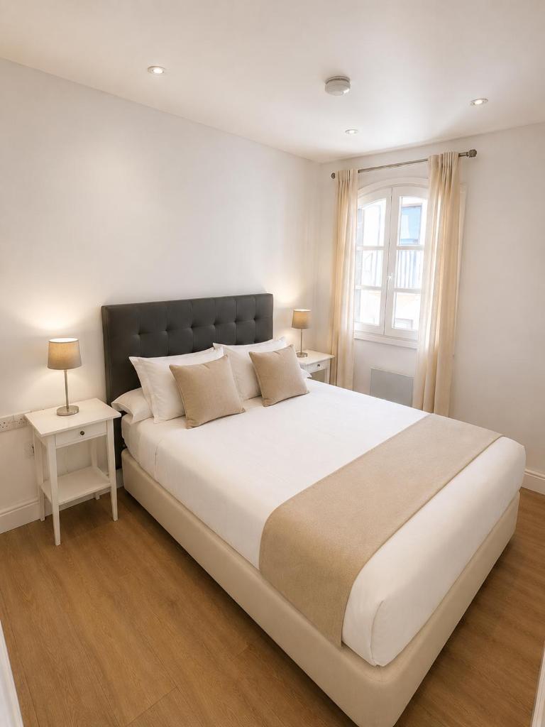 Grand Central House - Classic One Bedroom - GibraltarStay Apartments 7