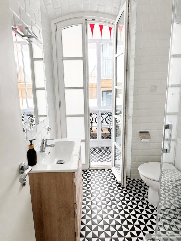 Grand Central House - Classic One Bedroom - GibraltarStay Apartments 8