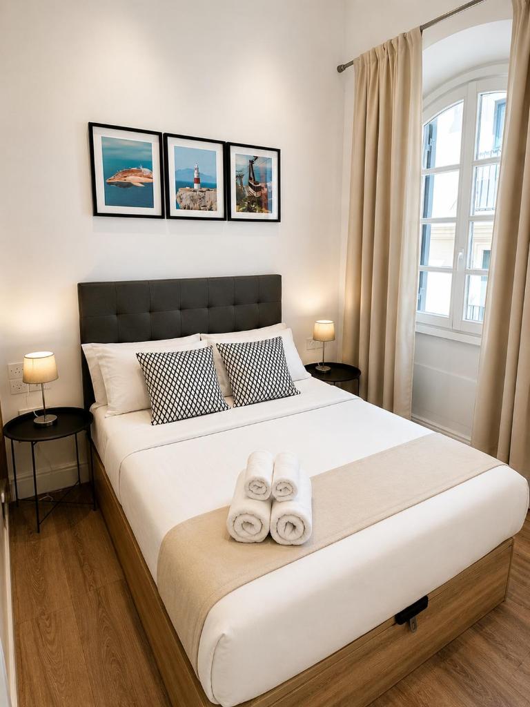 Grand Central House - Classic One Bedroom - GibraltarStay Apartments 2