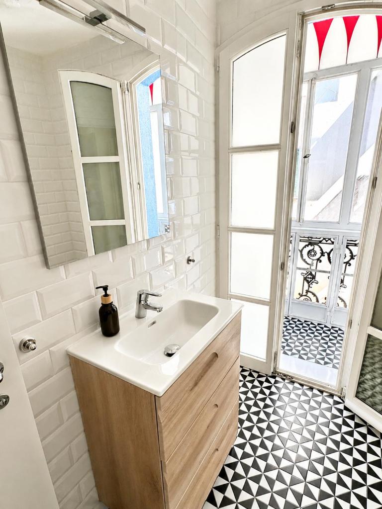 Grand Central House - Classic One Bedroom - GibraltarStay Apartments 3