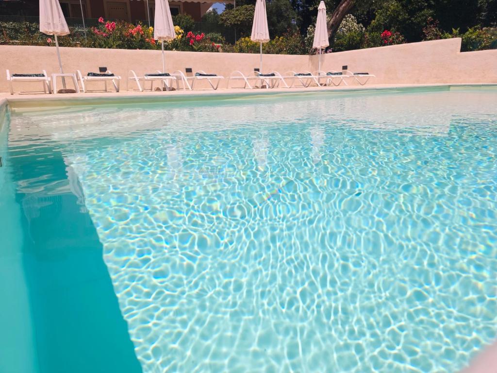 Sundial Houses - Pool & Garden 3