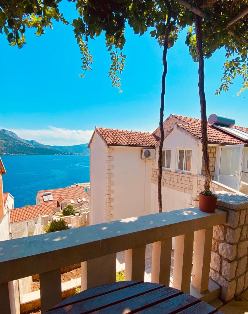 Sea View Apartment with Large Terrace & Parking near Korčula 2