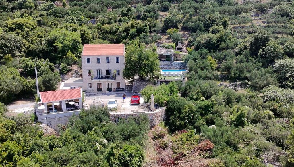 Villa Jerković-Secluded house and apartment with pool 8