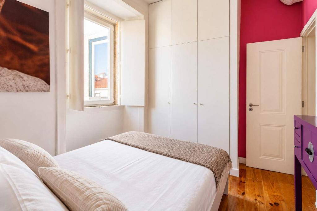 Old Town Chiado Balcony AirCon by LD Apartments 4